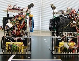 PLCによる同期運転搬送ロボットの制作(H22)の画像1